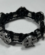 Celtic Heritage - Fekete fonott férfi karkötő ezüst színű Kelta keresztekkel