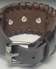 Ink2be Kézműves taktikai bőr karkötő - Bronz pajzsok és barna paracord kiadás