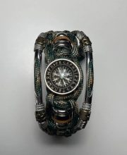 Ink2be Prémium Kézműves Paracord Karkötő – Terepzöld Kamo, Vegvísir Viking Iránytűvel & Fémelemekkel