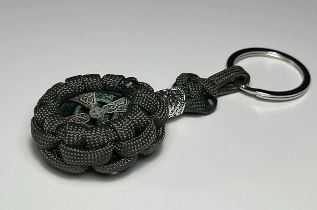 Andrew Viking Celtic Shield – Keki Paracord Kulcstartó Kelta Kereszt Medállal
