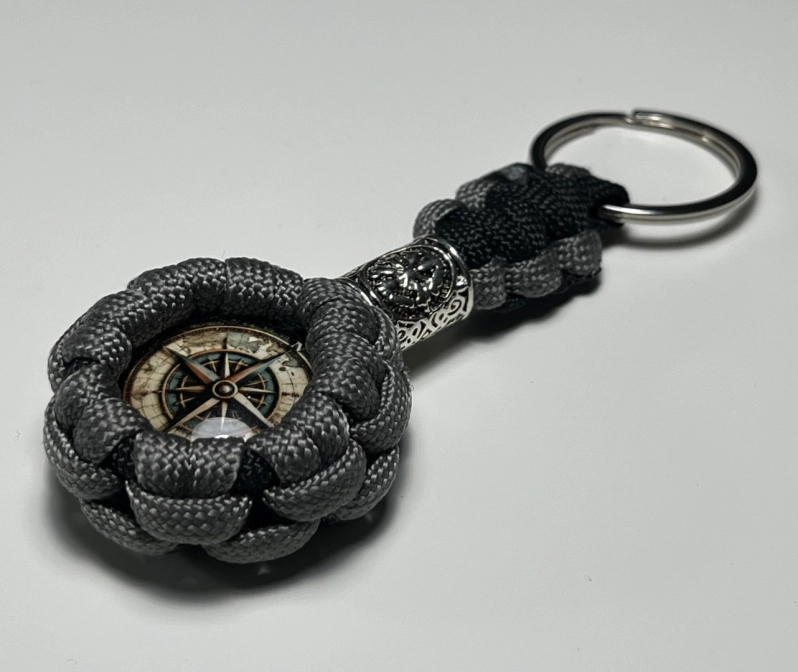 Andrew Tactical Compass Gray – Szürke-Fekete Paracord Kulcstartó Iránytű Medállal