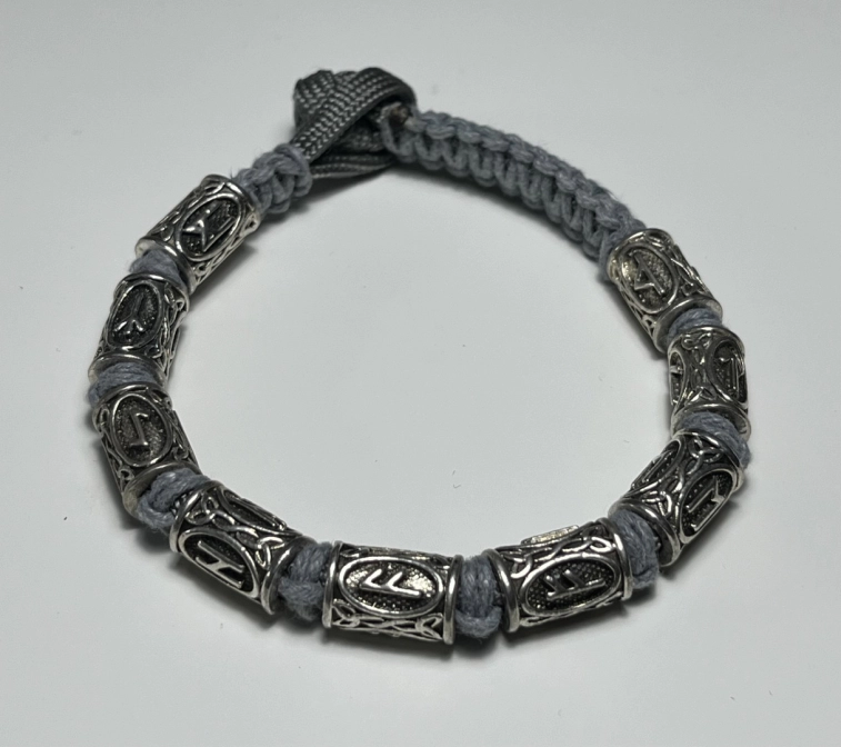Andrew Viking Runes – Szürke Szőtt Férfi Karkötő Antik Ezüst Rúnagyöngyökkel