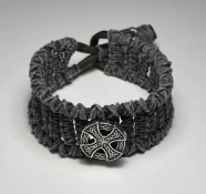 Andrew Celtic Cross Gray – Rácsos Szőtt Férfi Karkötő Kelta Kereszttel