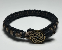 Andrew Vintage Celtic – Fekete-Barna Bordázott Férfi Karkötő Kelta Bronzgombbal