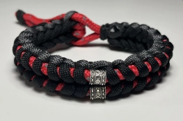 Andrew Nordic Lava Cobra – Fekete-Piros Paracord Férfi Karkötő Dupla Ezüst Rúnával