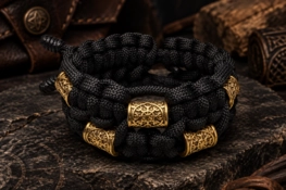 Ink2be Golden Rune Armor Paracord Karkötő – Fekete Fonással & Antik Arany Rúnagyűrűkkel