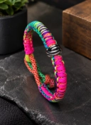 Ink2be Neon Pulse Paracord Karkötő – Pink-Türkiz Fonással & Ezüst Ring Gyűrűvel